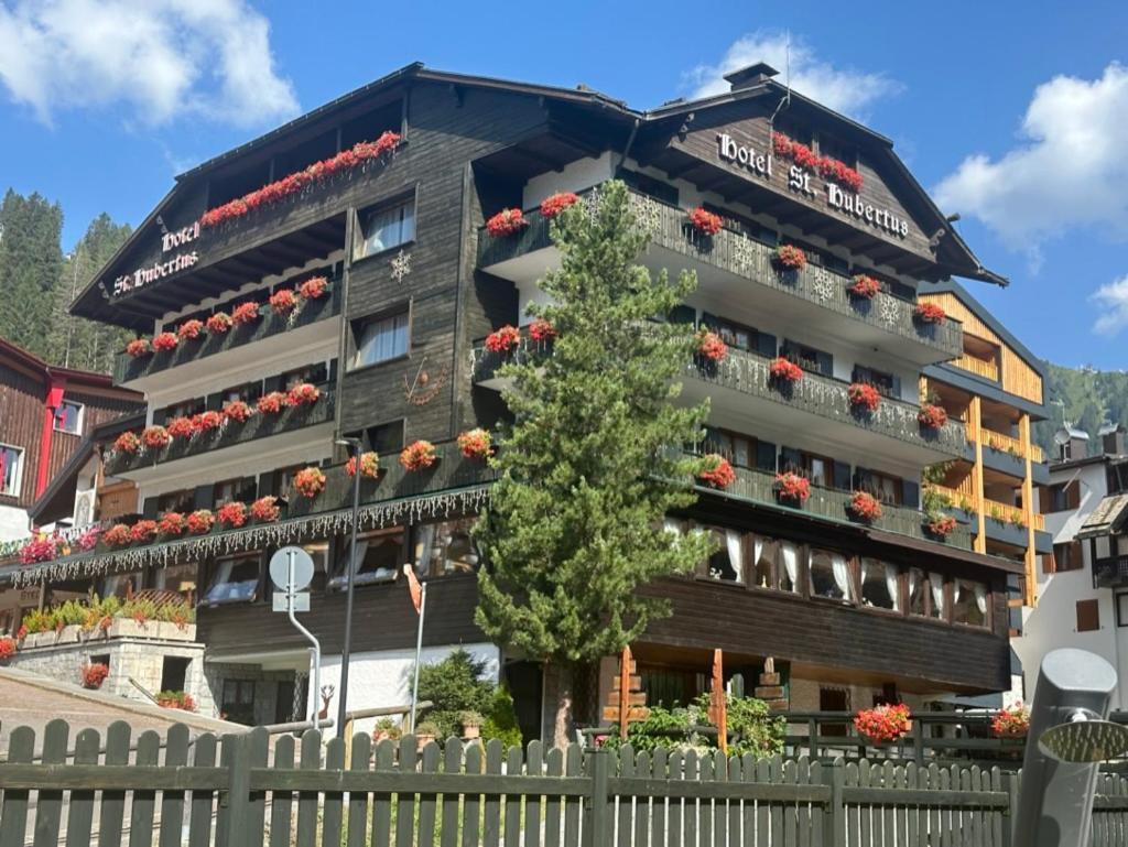 Hotel Garni St. Hubertus Madonna di Campiglio Exterior photo