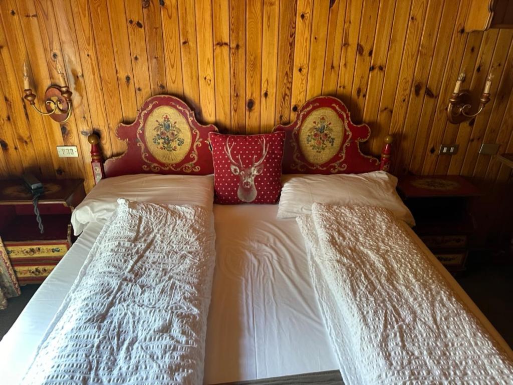 Hotel Garni St. Hubertus Madonna di Campiglio Exterior photo