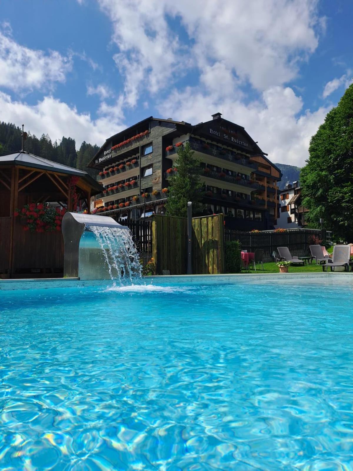 Hotel Garni St. Hubertus Madonna di Campiglio Exterior photo
