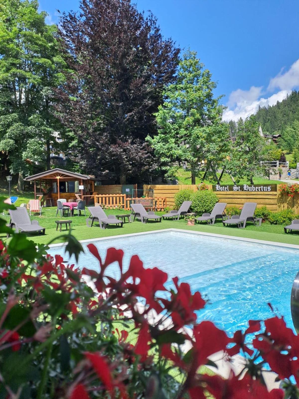 Hotel Garni St. Hubertus Madonna di Campiglio Exterior photo