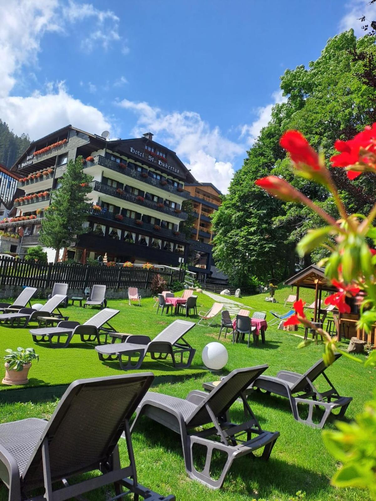 Hotel Garni St. Hubertus Madonna di Campiglio Exterior photo