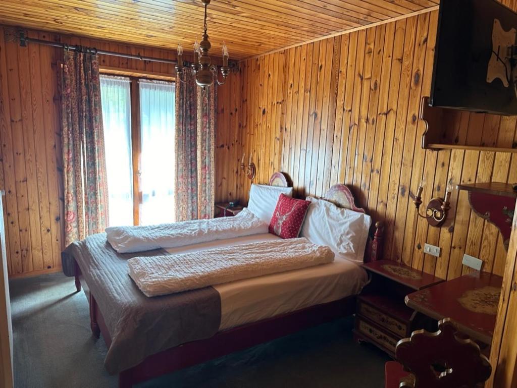 Hotel Garni St. Hubertus Madonna di Campiglio Exterior photo