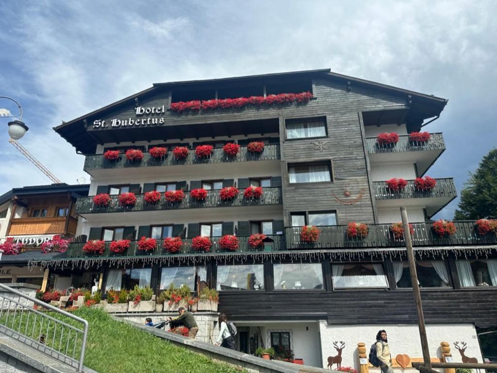 Hotel Garni St. Hubertus Madonna di Campiglio Exterior photo