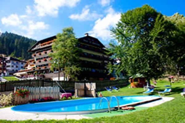 Hotel Garni St. Hubertus Madonna di Campiglio Exterior photo