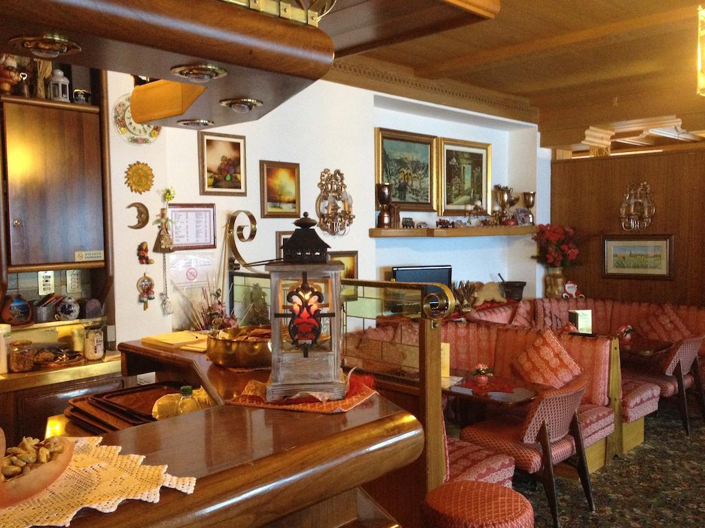Hotel Garni St. Hubertus Madonna di Campiglio Exterior photo